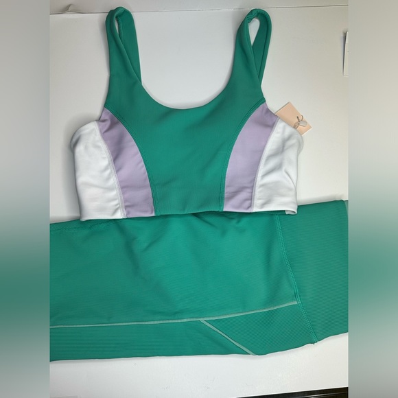 Wilo Two Piece Yoga Set - Picture 2 of 9